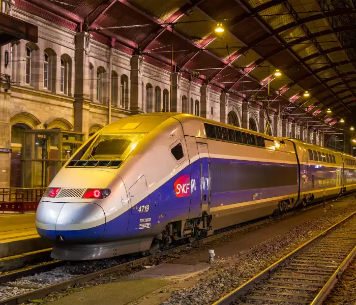 Transferts depuis Pontault-Combault vers les Gares TGV de Paris : Voyagez en Toute Sérénité avec Notre Service de Taxi Confortable